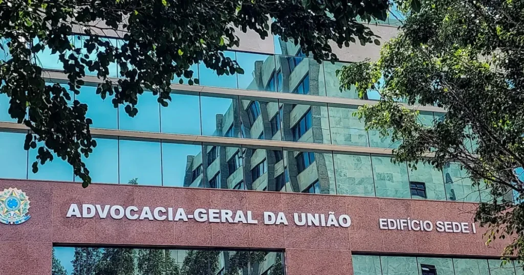 AGU dá parecer contra escolas cívico-militares no RS e diz que decisão deve ser do Congresso