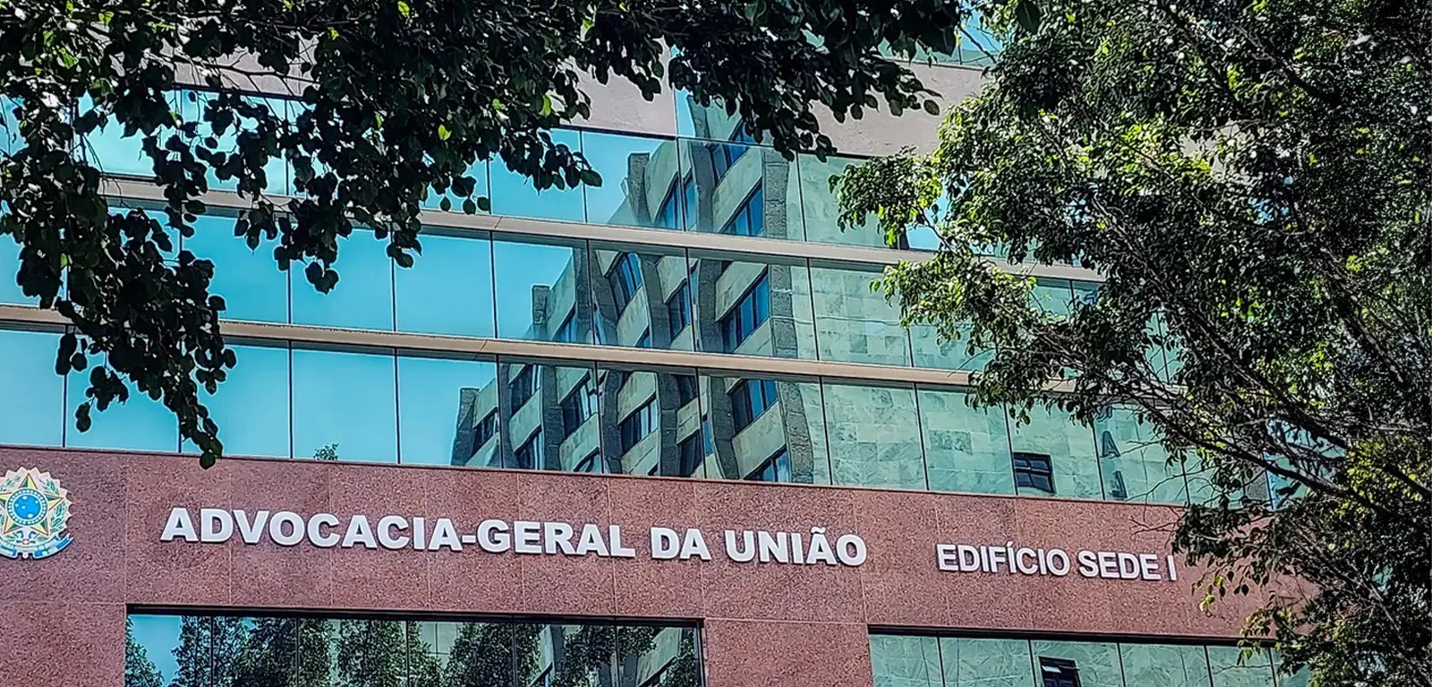 AGU orienta governo Lula a cumprir decisão de Dino sobre emendas