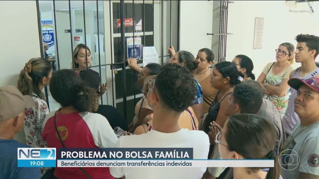 Beneficiários do Bolsa Família denunciam fraude em saques após receberem dinheiro - Polícia investiga golpe em Pernambuco