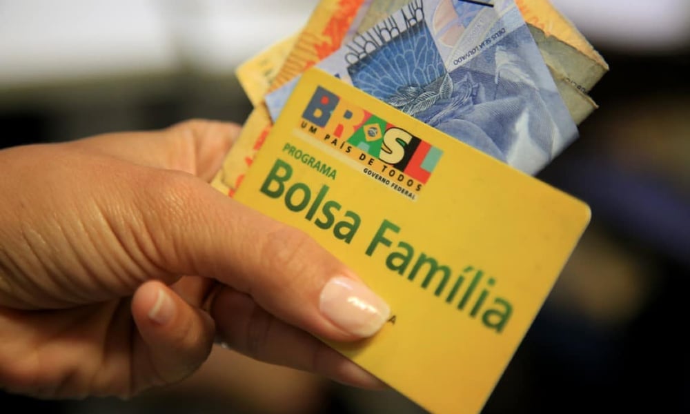 Bolsa Família antecipará pagamentos em agosto para famílias em calamidade: saiba mais!