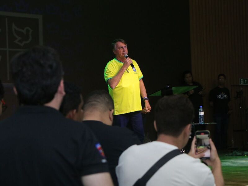 Bolsonaro: "Se o presente do Lula é dele, o que ganhei é meu" - Blog da Folha