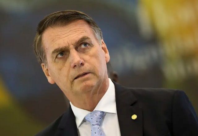 Bolsonaro usa decisão que livrou Lula de devolver relógio para pedir arquivamento de investigação