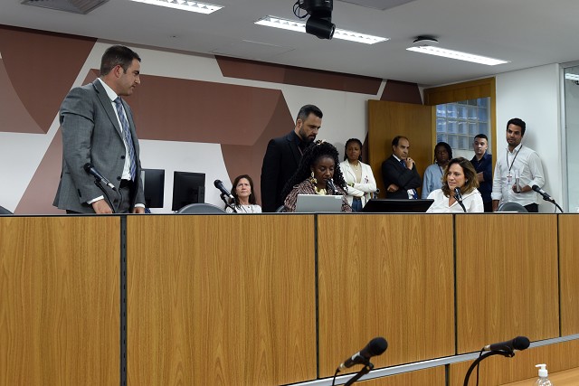 Comissão é contra projeto sobre mulher transgênero em concurso público
