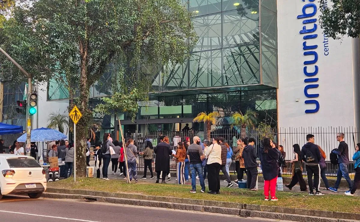 Concurso público em Curitiba; CNU tem provas neste domingo