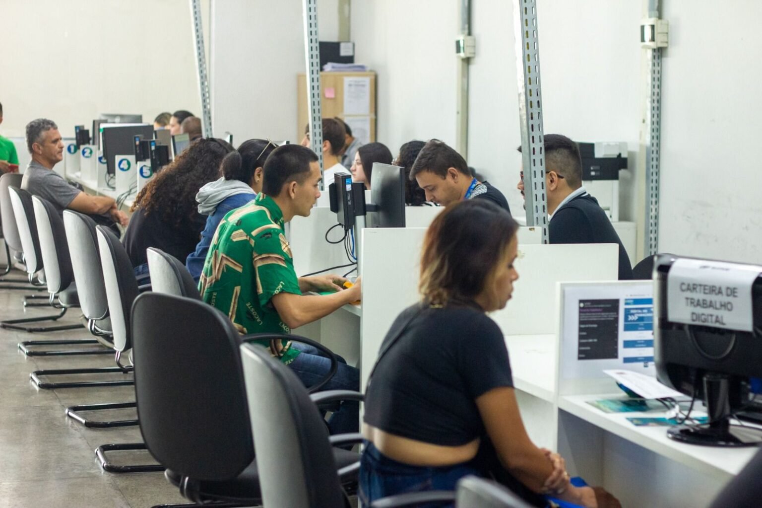 Sine Amazonas divulga 69 vagas de emprego para esta quarta-feira