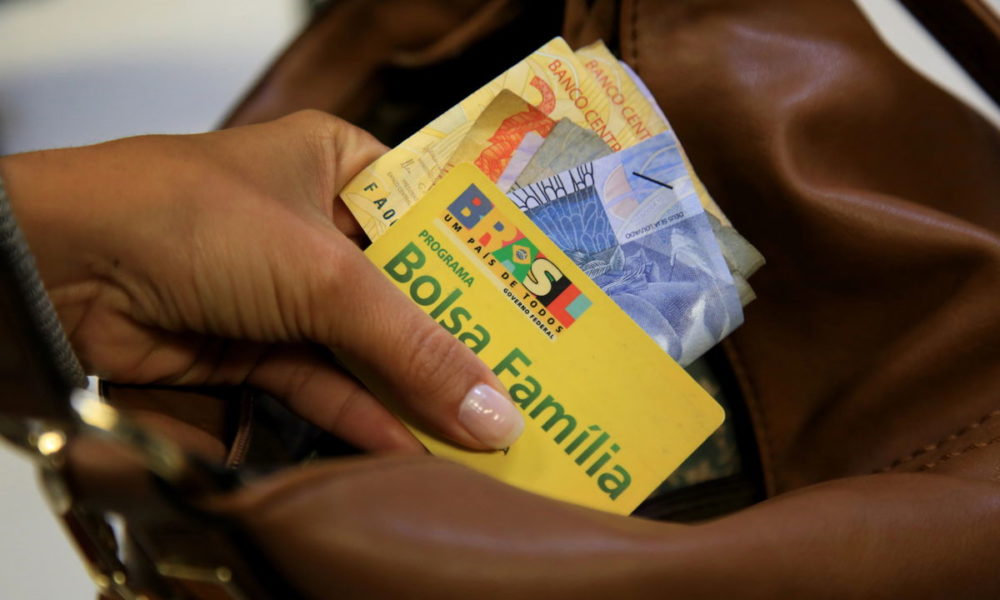 Descubra como sacar seu Bolsa Família e se ele já caiu!