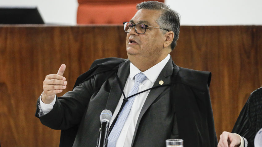 Entenda o que Dino mandou Congresso fazer sobre as emendas