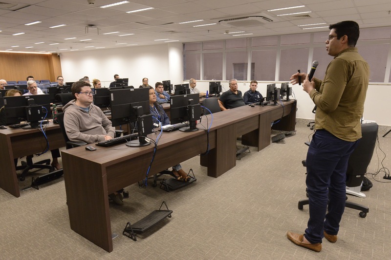 Escola do Legislativo abre a semana com curso sobre os fundamentos da inteligência artificial para servidores da Assembleia