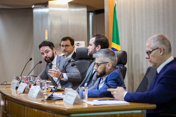 Governo anuncia economia de R$ 25,9 bi em 2025 com revisão de gastos — Agência Gov