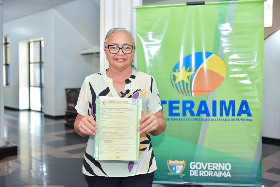 Governo de Roraima entrega títulos definitivos e outorgas da Lei 215