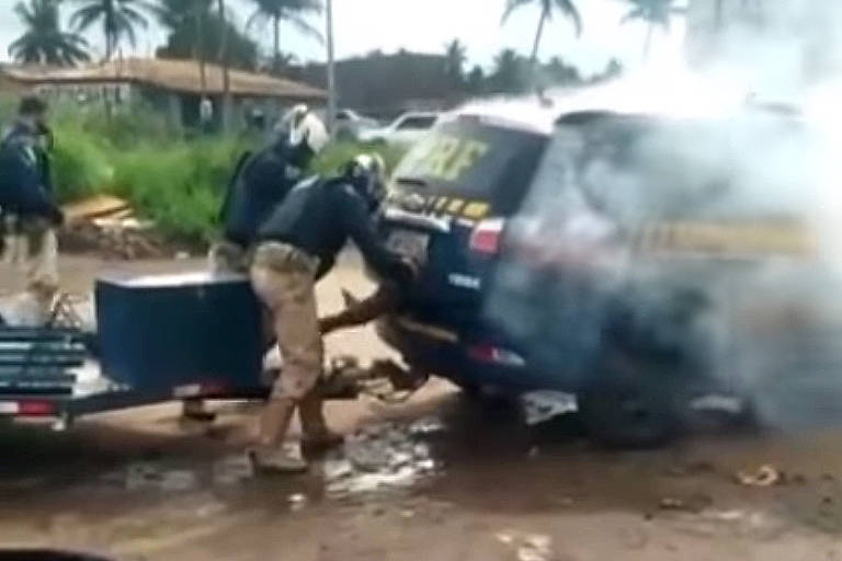 Governo demite agente da PRF que ensinou tortura com spray - 19/08/2024 - Cotidiano