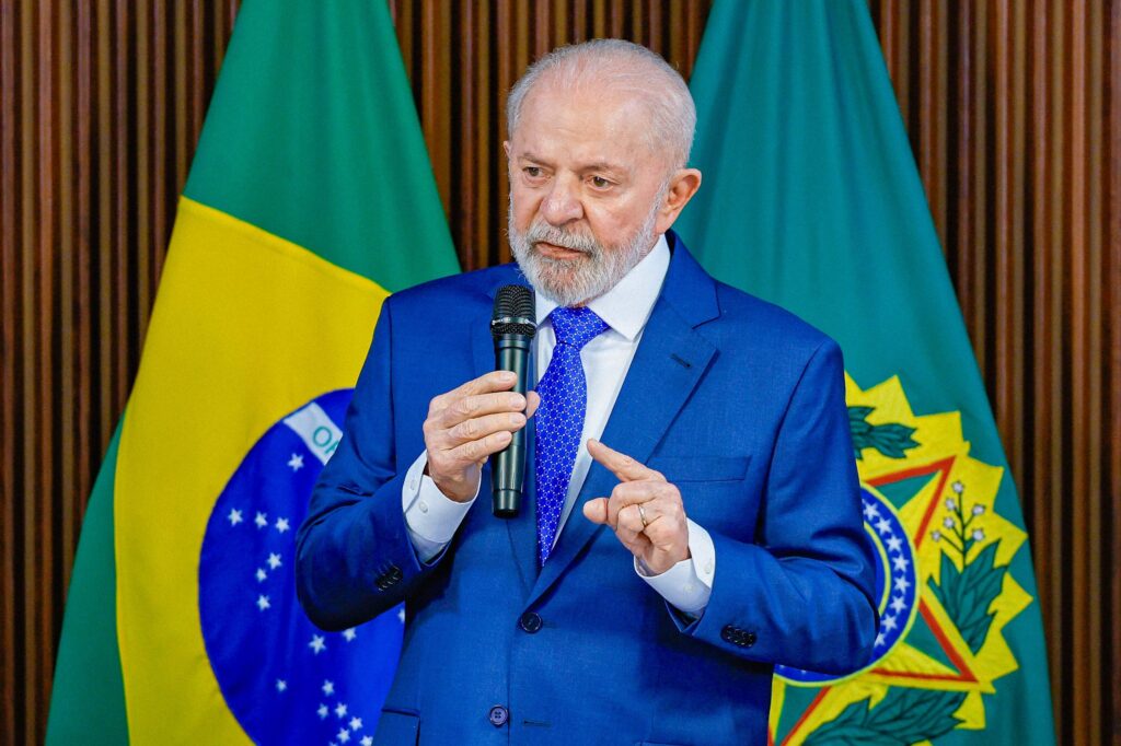 Governo não informa como nem quando Lula vai devolver relógio avaliado em R$ 60 mil