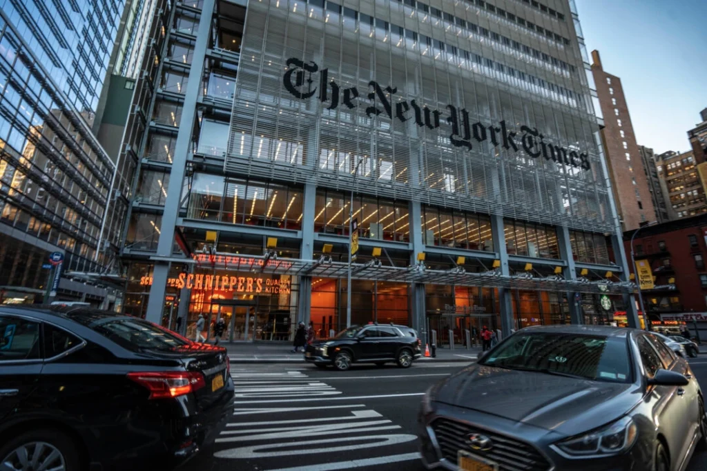 Jornalistas chineses estrangeiros criticam o ataque do New York Times ao Shen Yun | comunista chinês. O ChatGPT disse: ChatGPT Shen Yun Performing Arts | artigos do New York Times | jornalistas chineses expatriados