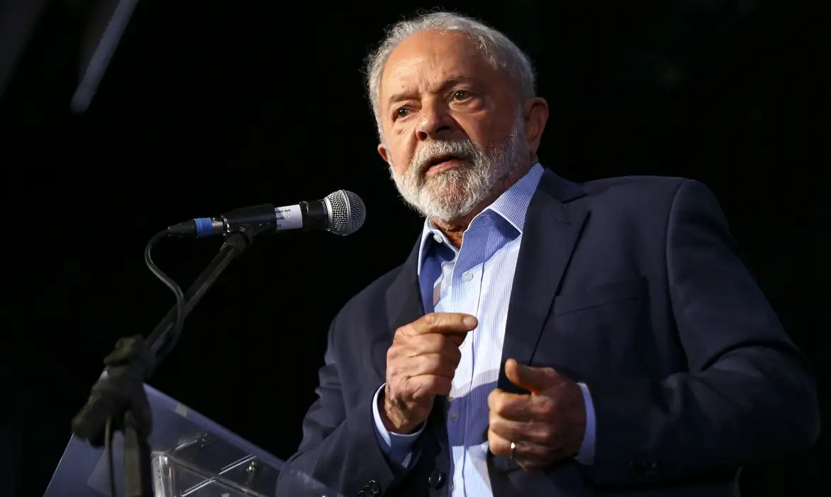 Lula confirma devolução de relógio e avisa TCU