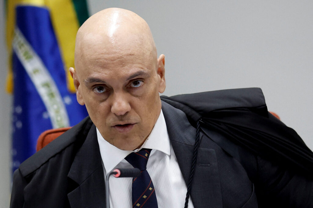 Moraes pede destaque e STF leva “revisão da vida toda” ao plenário físico