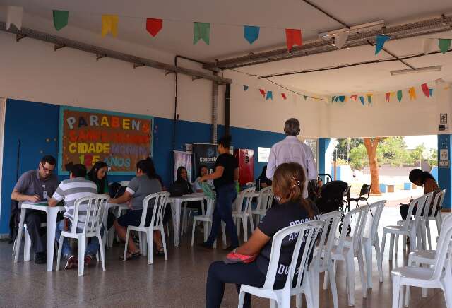 Com 200 vagas, só 30 pessoas buscam por emprego em 2 horas de mutirão em bairro - Empregos