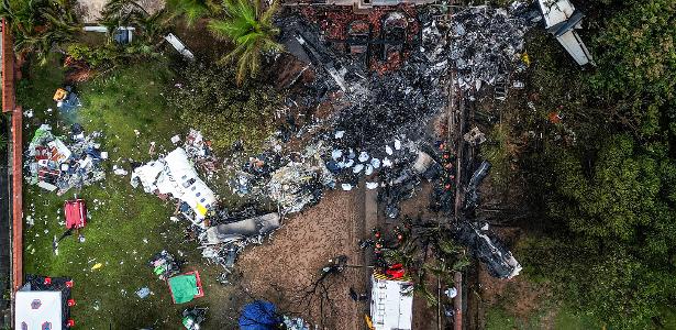 10/08/2024 -Destroços do avião que caiu em condomínio de Vinhedo deixando 62 pessoas mortas