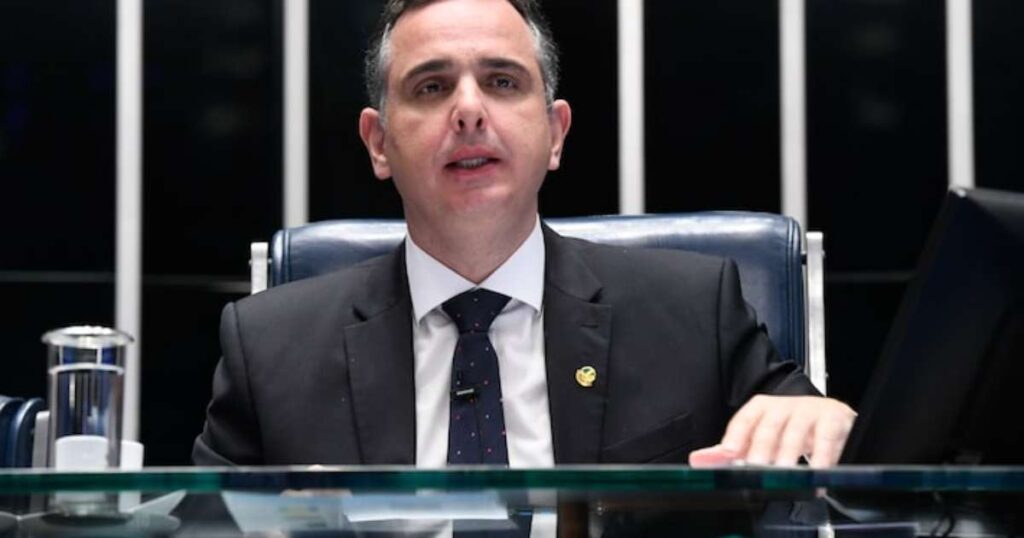 Pacheco aguarda desfecho sobre emendas antes de avançar nomes no Senado