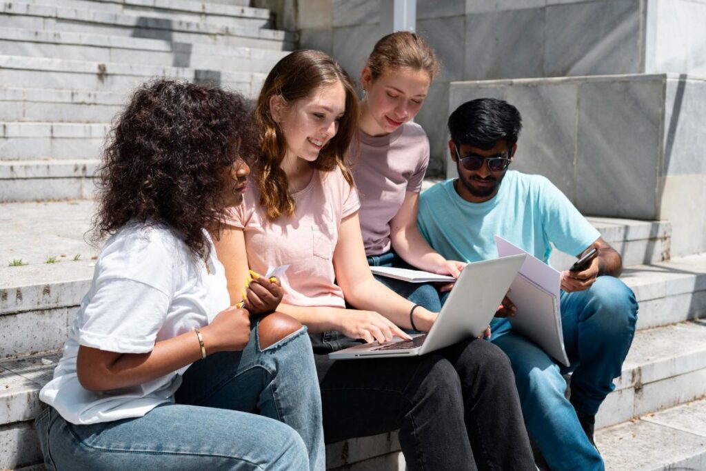 Plataforma digital oferece mais de 660 cursos gratuitos com certificado