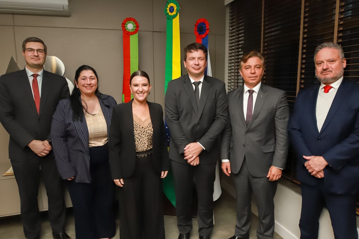 Presidente Cláudia Prudêncio recebe visita do novo Procurador-Chefe da União em Santa Catarina, Rafael Mendes dos Santos