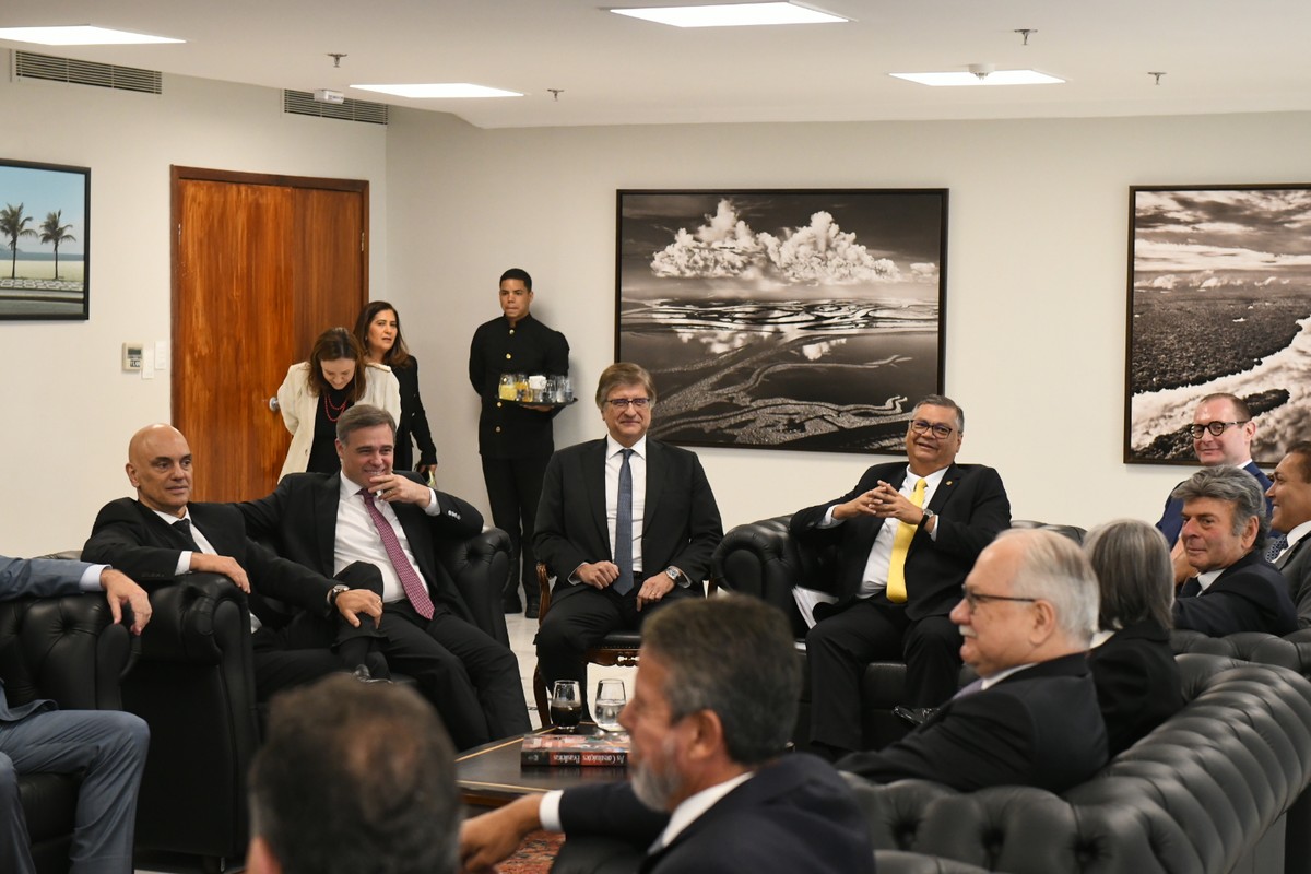 Reunião de ministros do STF com cúpula do Congresso e governo termina após mais de 3 horas