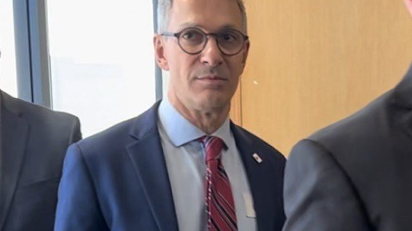 O governador de minas Gerais, Romeu Zema (Novo), saindo do gabinete da ministra do STF Cármen Lúcia depois de reunião sobre reforma da previdência