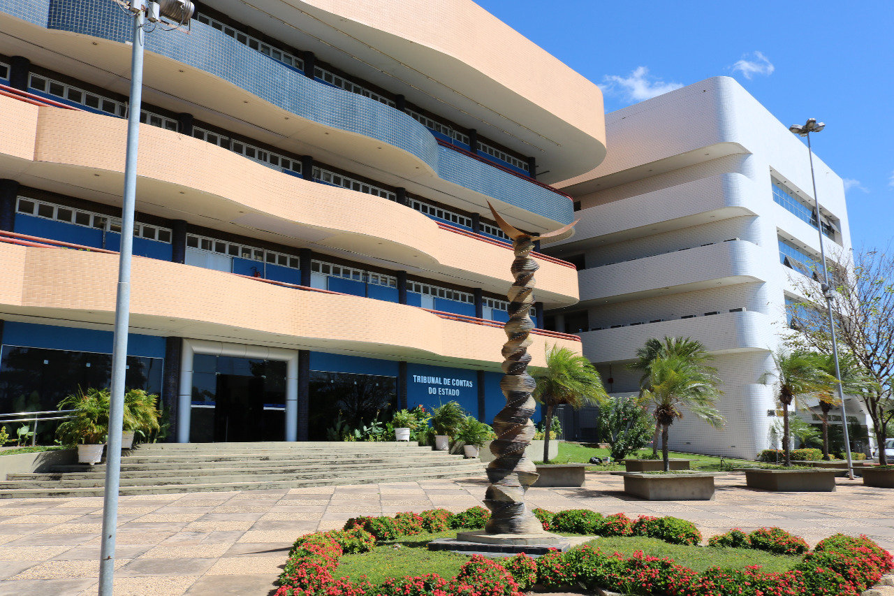 Tribunal de Contas do Estado do Piauí lança concurso público com salário de R$ 17,6 mil; veja edital