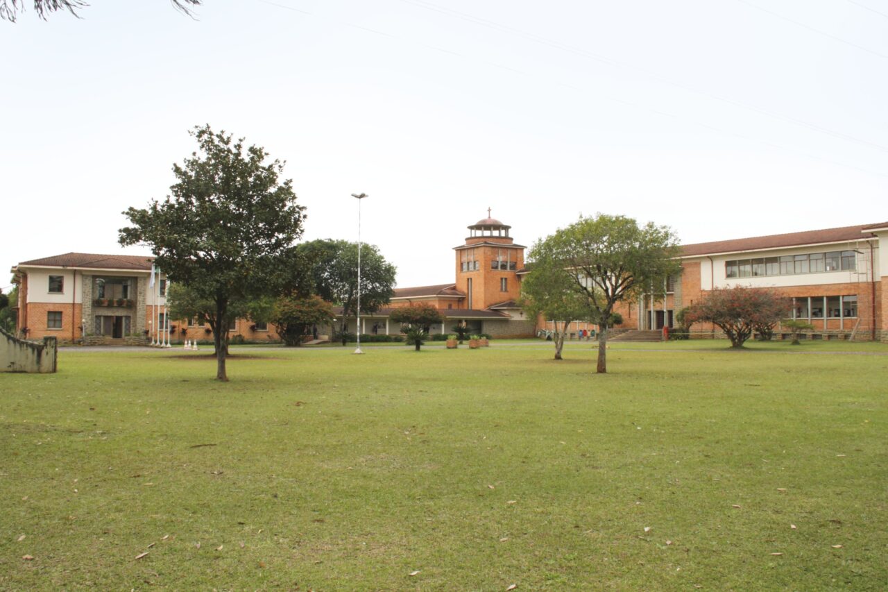 UTFPR abre concurso público para professor com salários de até R$ 10,4 mil