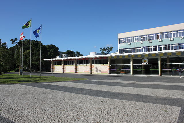 Universidades enfrentam dificuldades depois de bloqueio de verbas