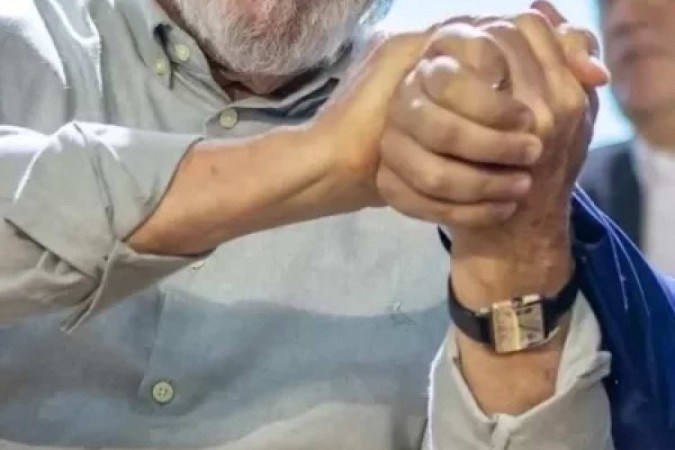 AGU recorre de decisão do TCU que mantém relógio de ouro com Lula