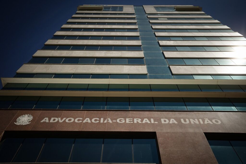 AGU vai bancar chefe de gabinete e coordenadora em congresso na Itália de... astronáutica