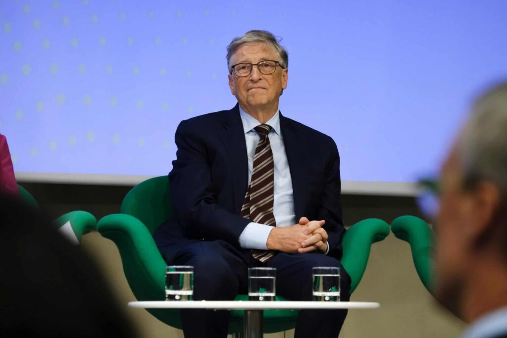 Bill Gates usa ChatGPT e não acredita que IA vai destruir o mundo