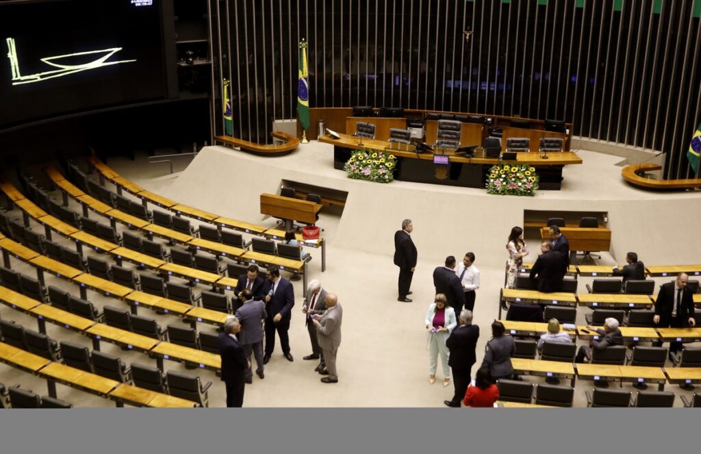 Câmara aprova projeto que reforça recursos para hospitais universitários