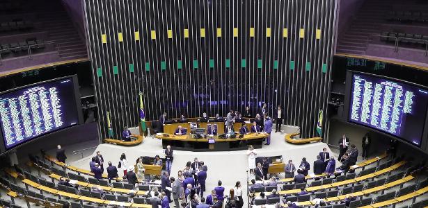 Câmara aprova reoneração gradual da folha de pagamento de 17 setores