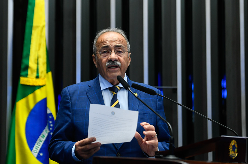 Em discurso, à tribuna, senador Chico Rodrigues (PSB-RR).