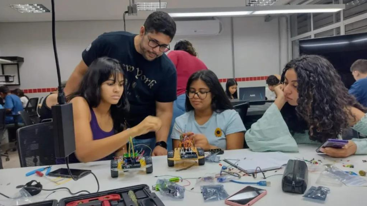 Governo de Goiás está com inscrições abertas para cursos gratuitos de robótica com mais de 1700 vagas