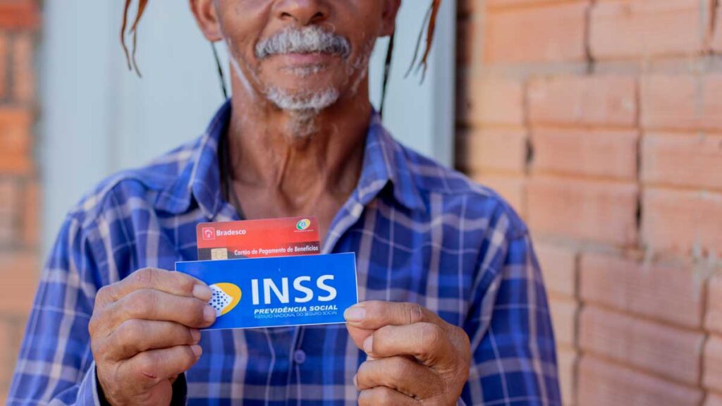 FIM do salário de R$ 1.412 dentro do INSS; Governo aprova reajuste na renda dos idosos