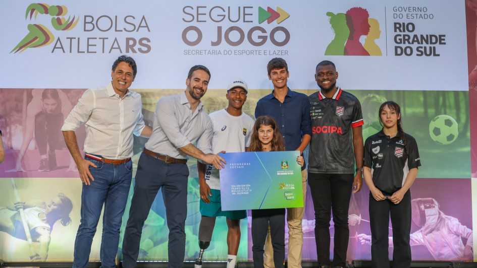 Governo entrega primeiros cartões do Bolsa-Atleta RS