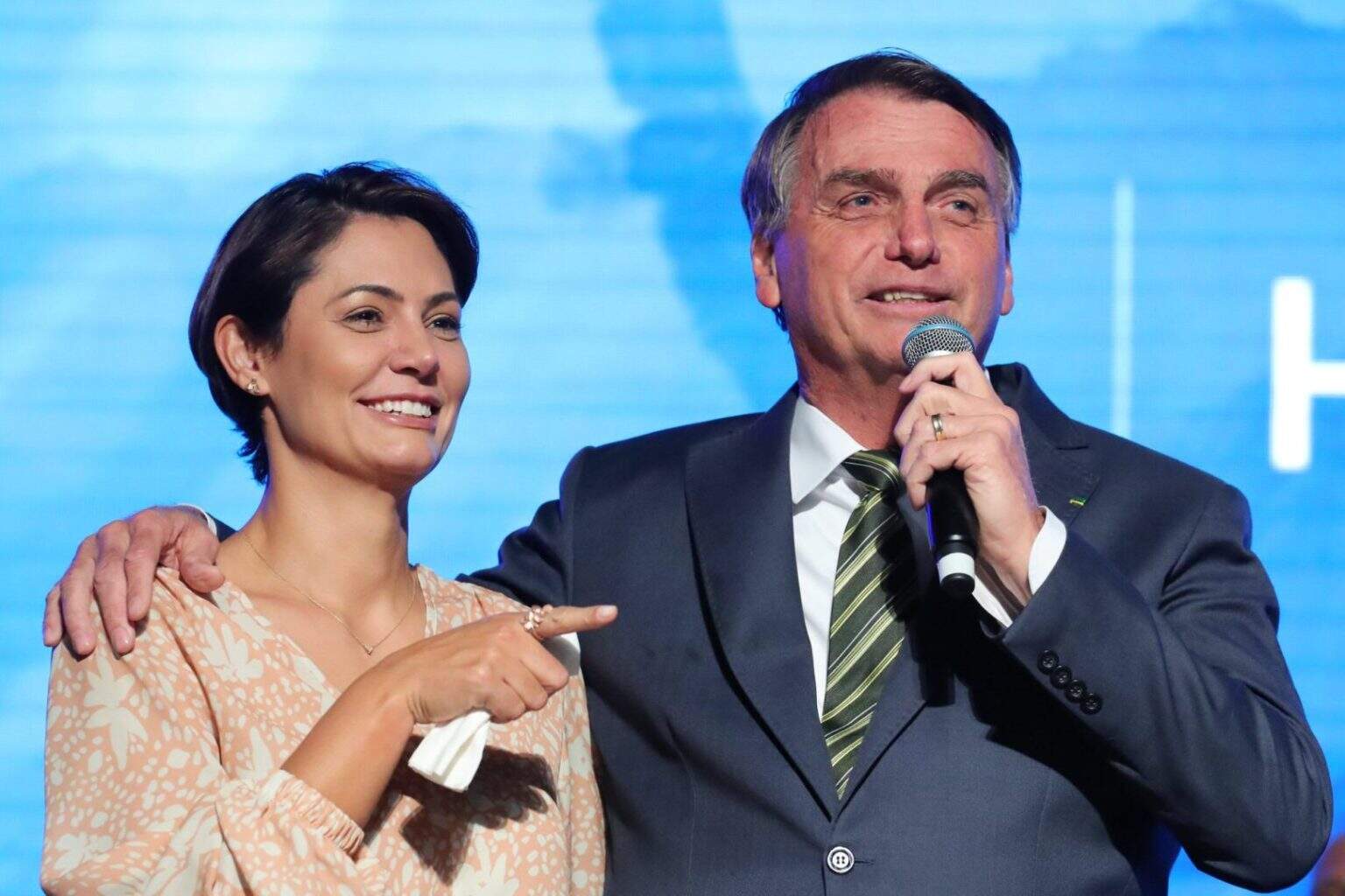 Governo terá que pagar R$ 15 mil a Bolsonaro e Michelle por causa da fala de Lula sobre móveis do Alvorada