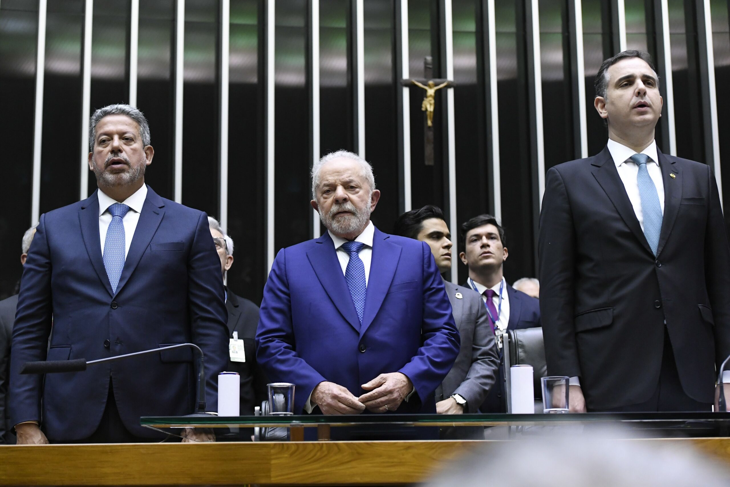 Incêndios florestais: Lula marca reunião com chefes dos Poderes nesta terça (17)