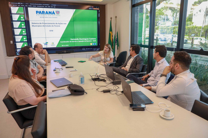 Paraná apresenta programas e sistemas de apoio aos municípios ao governo de MG
