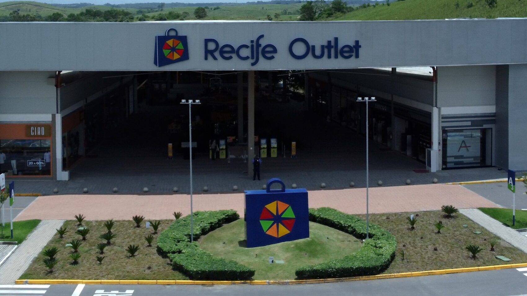 Recife Outlet oferta vagas de emprego no setor de varejo – Fique Sabendo PE