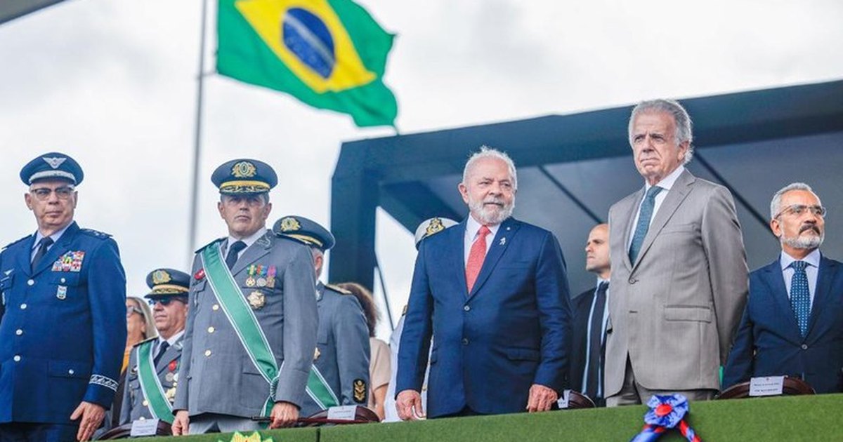cerimônia em Brasília reúne chefes dos Três Poderes e desfile com referências ao RS e ao G20