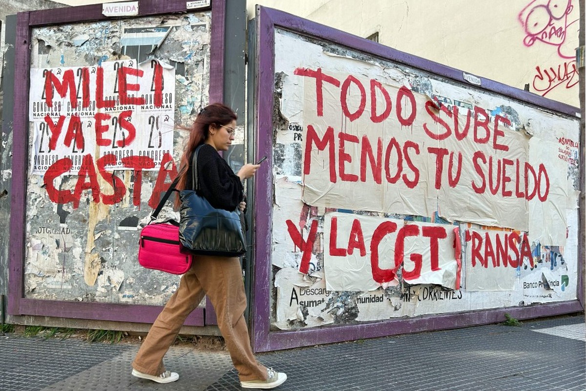 popularidade do governo cai abaixo de 50%