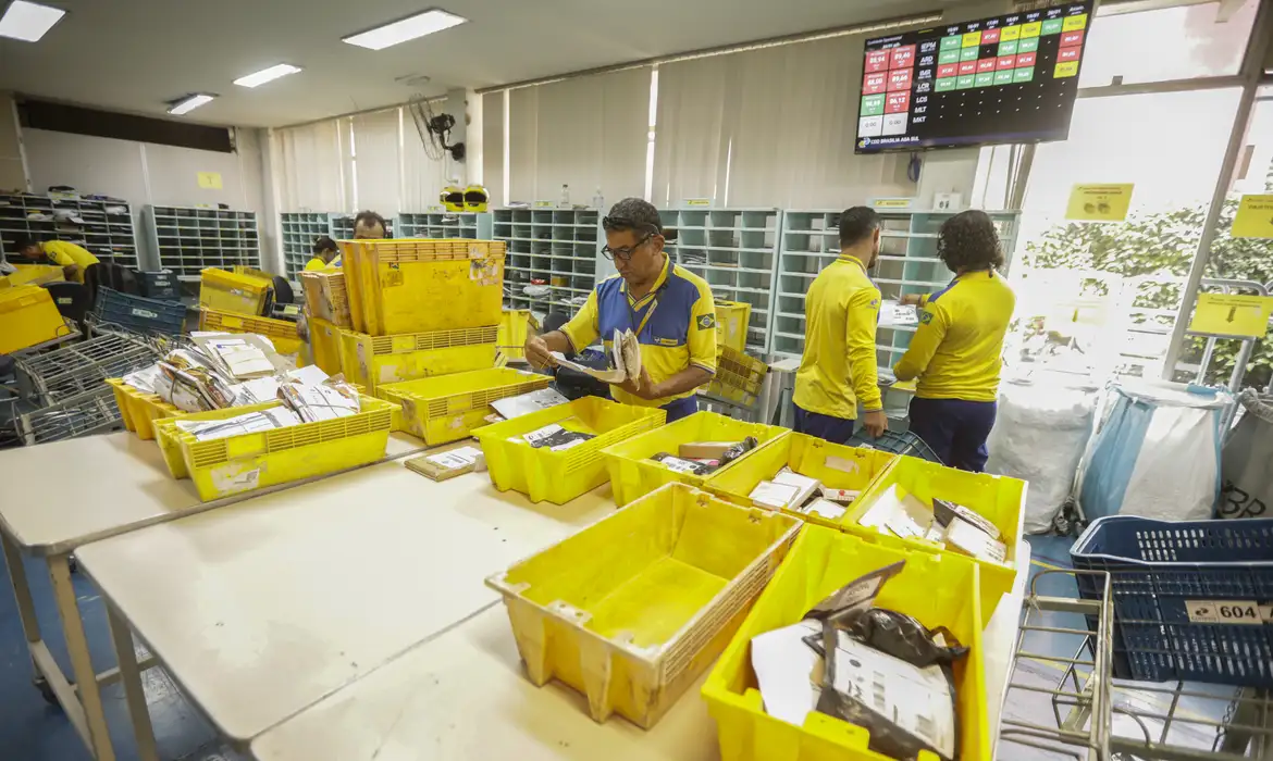 São ofertadas 33 vagas e cadastro reserva. Provas acontecem em 13 de outubro.