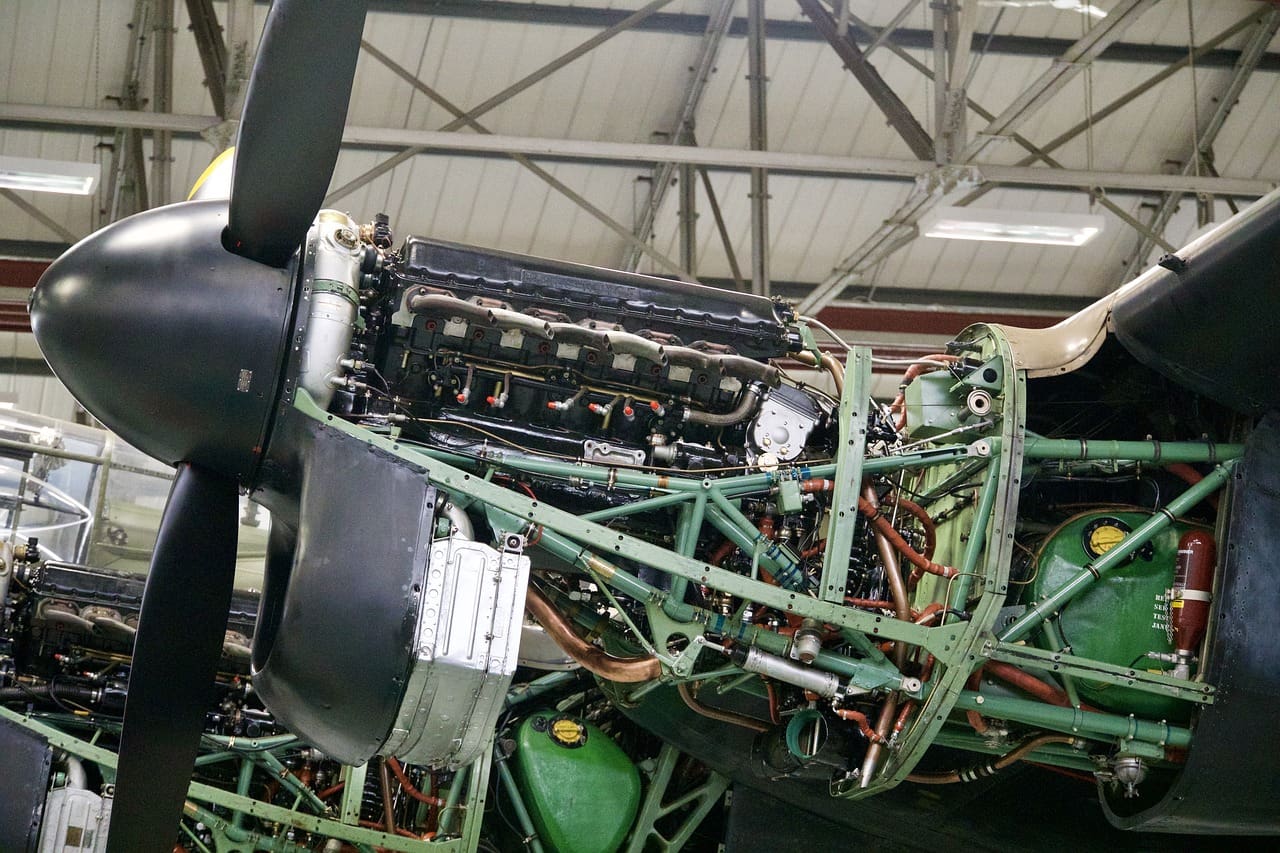 Cursos gratuitos em manutenção aeronáutica da ANAC