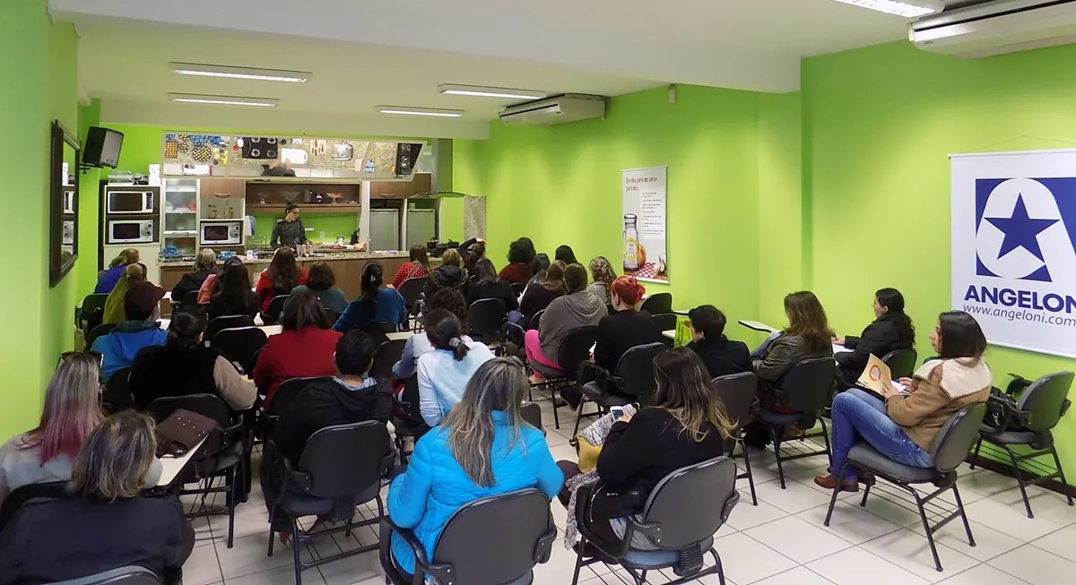 Supermercado em Curitiba promove cursos gratuitos neste mês