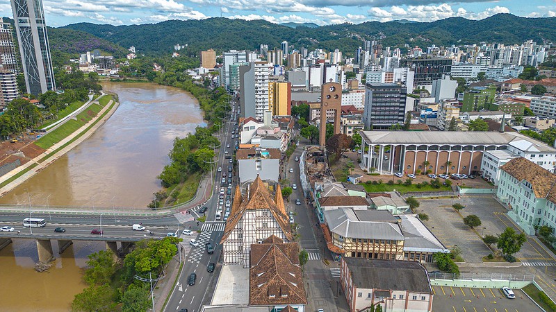 Blumenau é a terceira cidade de SC que mais gerou empregos nos dois primeiros meses de 2025