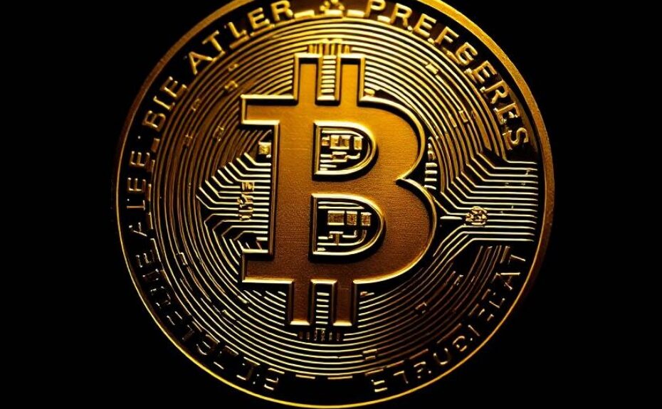 Bitcoin cai 5% e opera abaixo de US$ 80 Mil