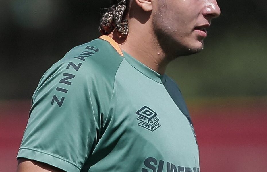 Canobbio aparece com novo visual no Fluminense 